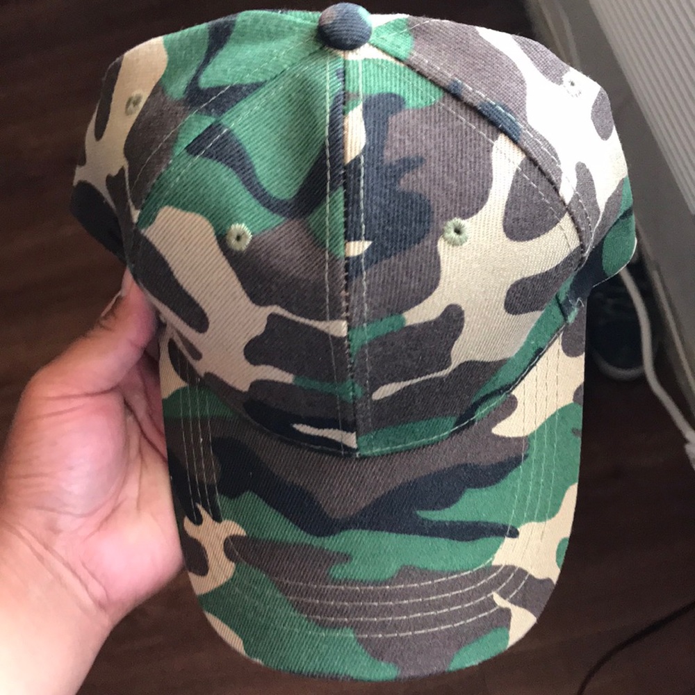 Brand new camo hat never worn